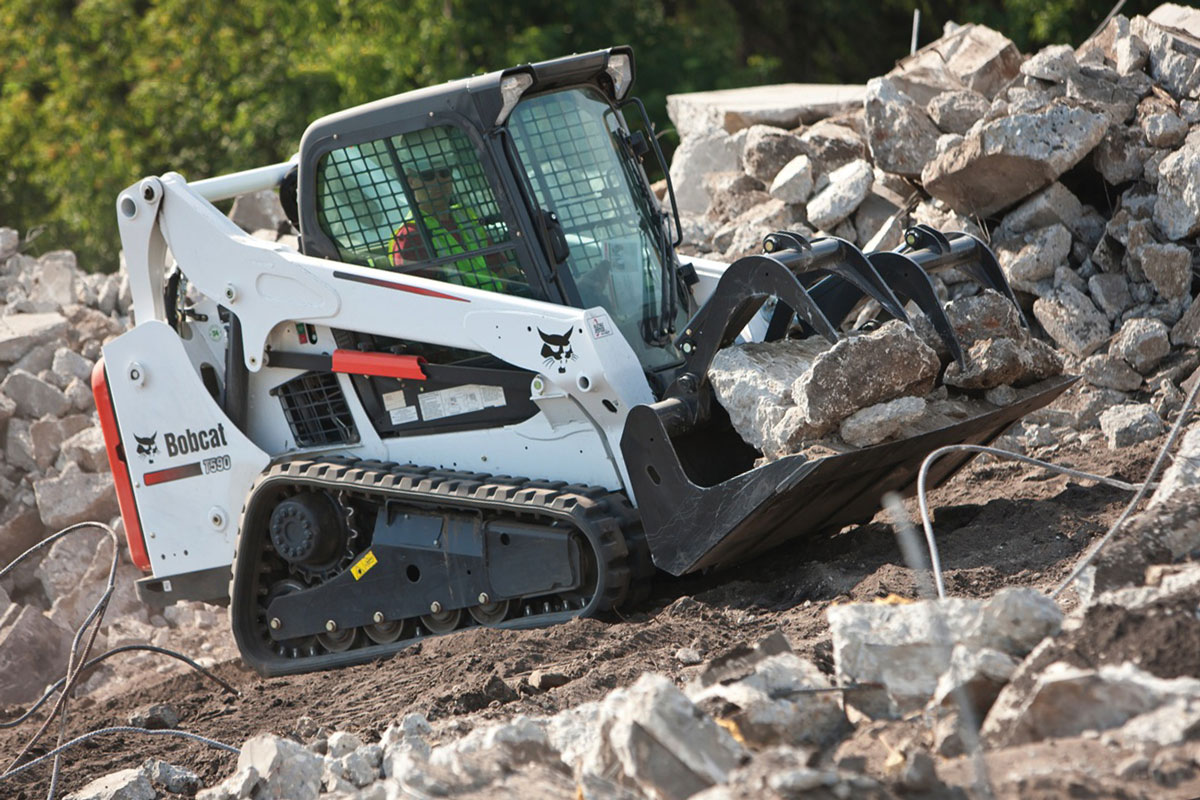 1385312190_gusenichnyy-mini-pogruzchik-bobcat-t590